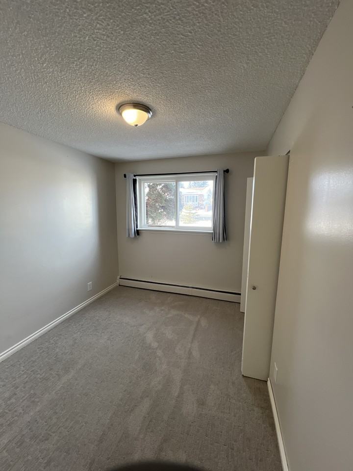 Birchmount Apartment - Photo 4 of 10