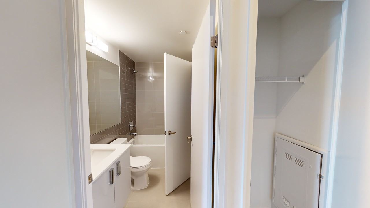 PARK TERRACES AT VALHALLA TOWN SQUARE - Photo 7 of 17