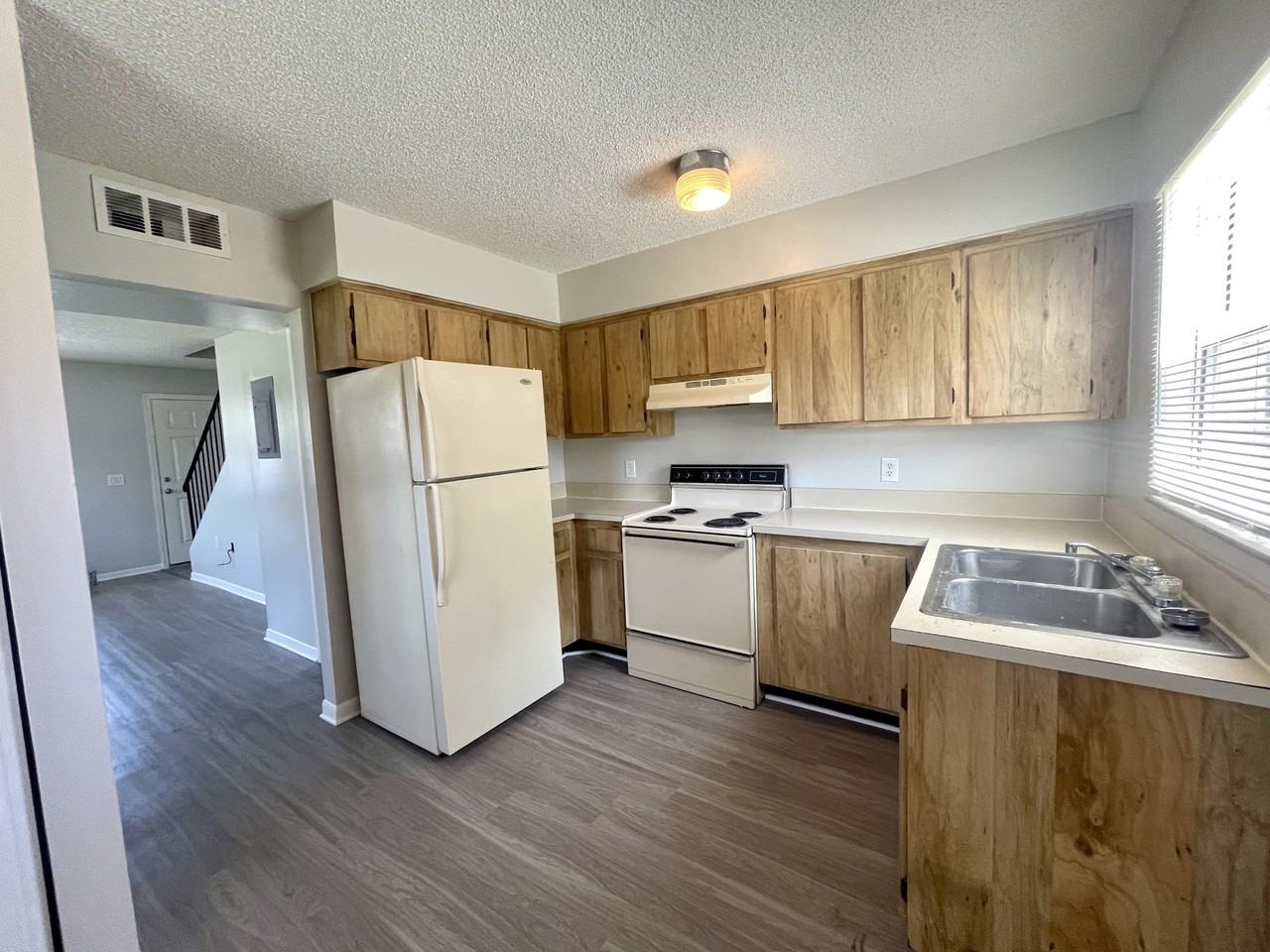 664 Sw 35th St #664APT6 - Photo 2 of 19