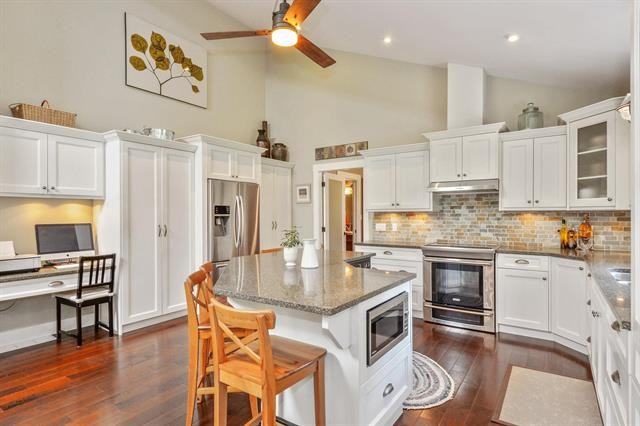 21086 43 Avenue - Photo 5 of 29