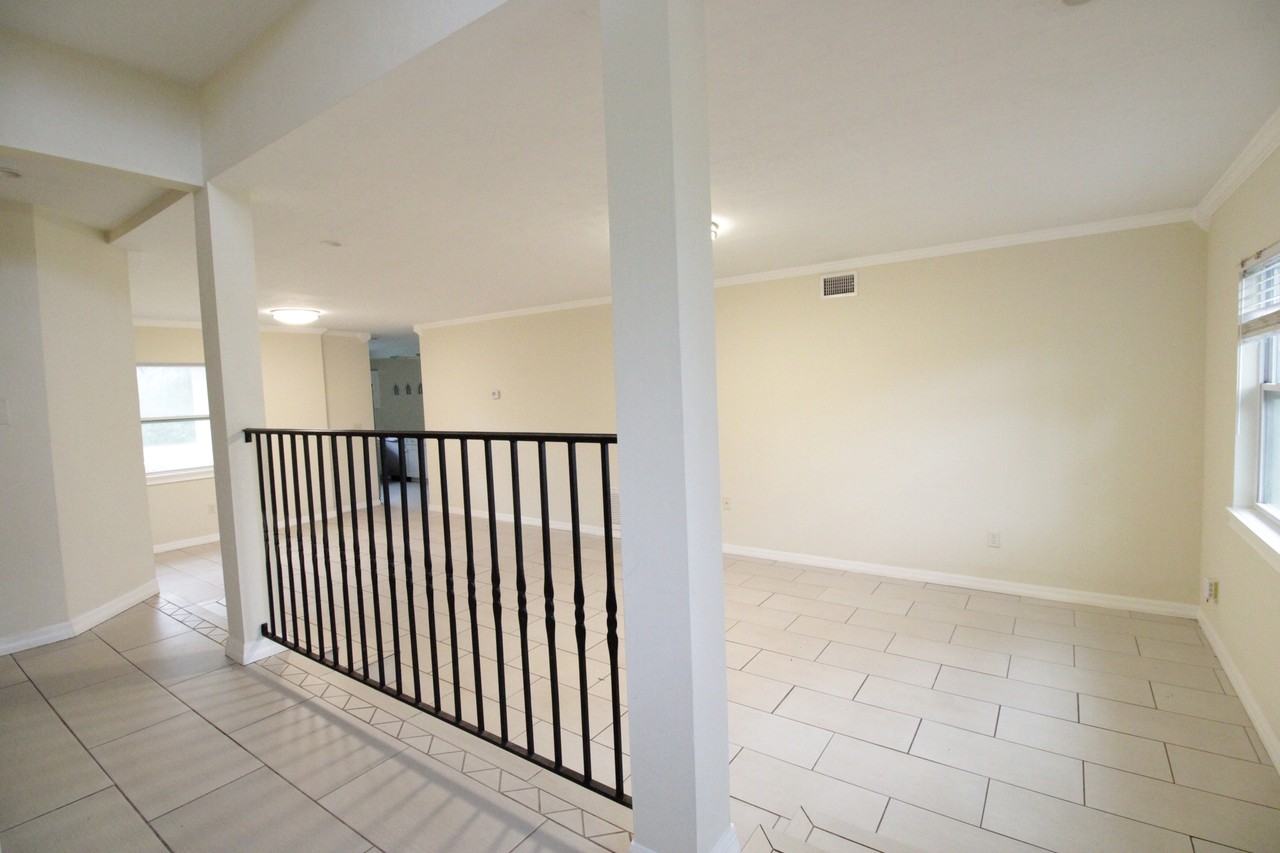 10907 Sw 24th Ave #1 - Photo 4 of 25