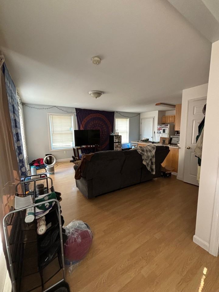 82 Fieldstone Dr #B - Photo 3 of 8