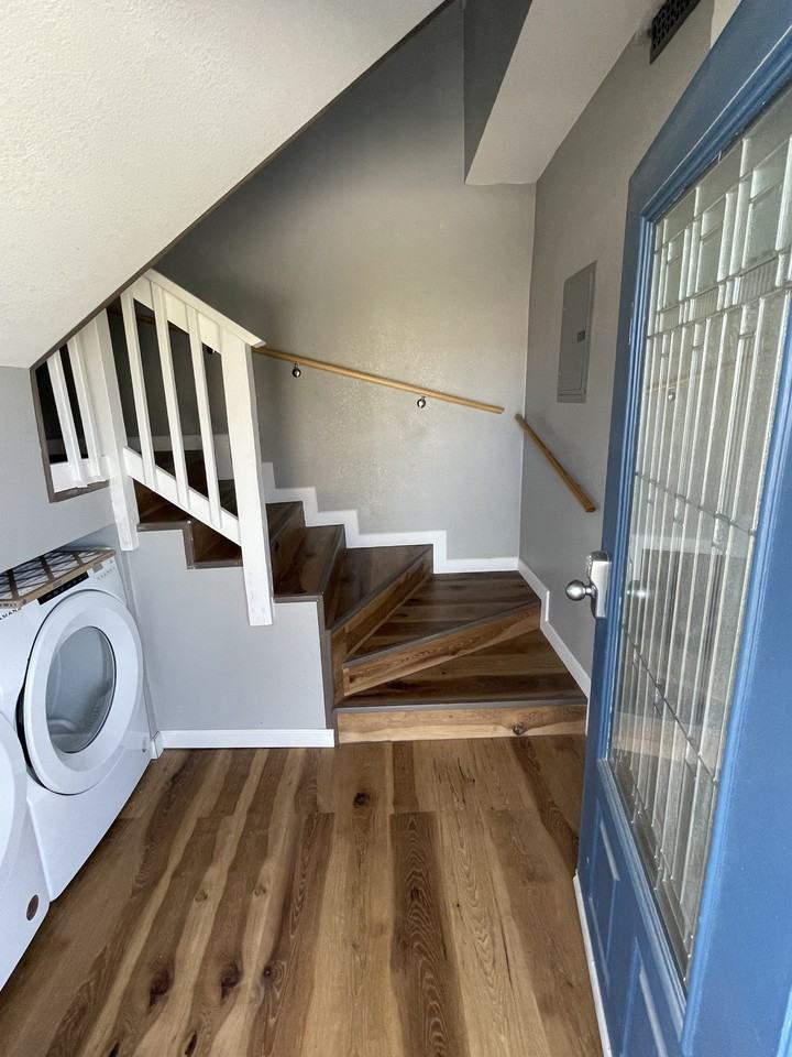 105 1/2 W Summit St #1 - Photo 5 of 19