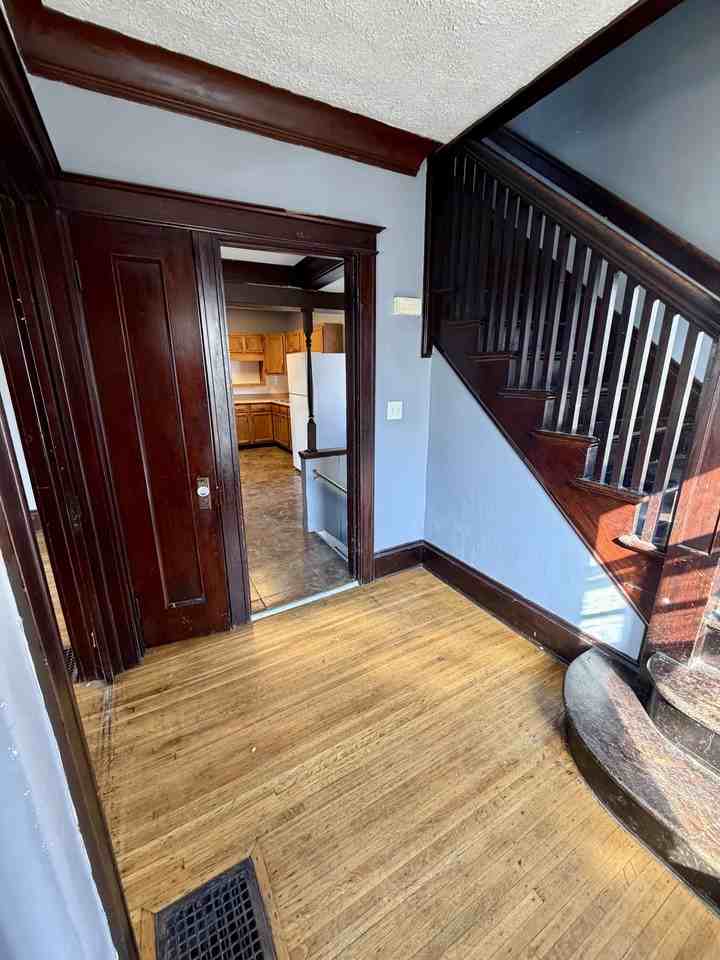 98 Pierpont St #1 - Photo 5 of 28