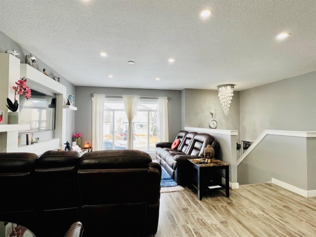 35 Martindale Mews Ne #1 - Photo 2 of 18