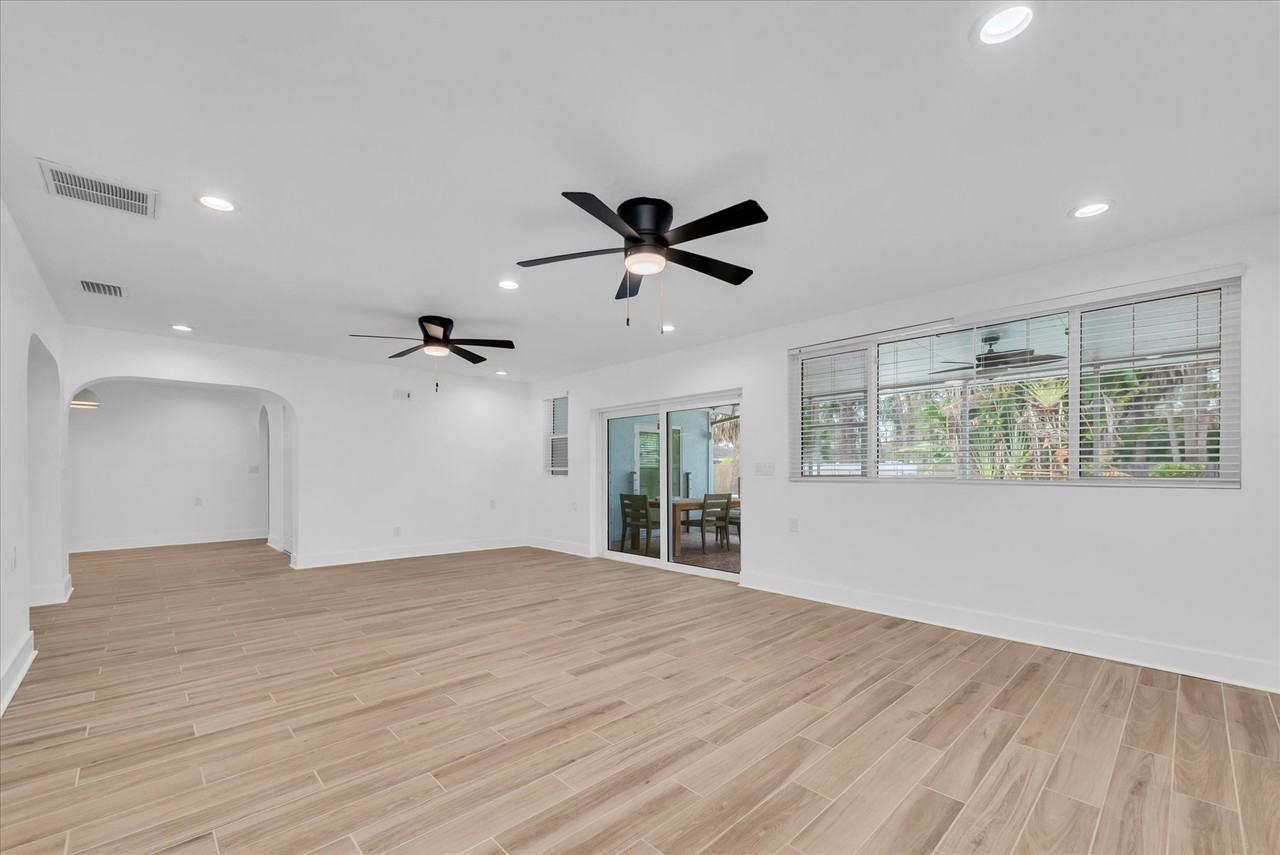 5342 Dover St Ne #1 - Photo 6 of 45