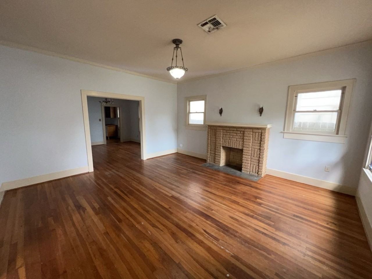 4716 Crawford St - Photo 2 of 15