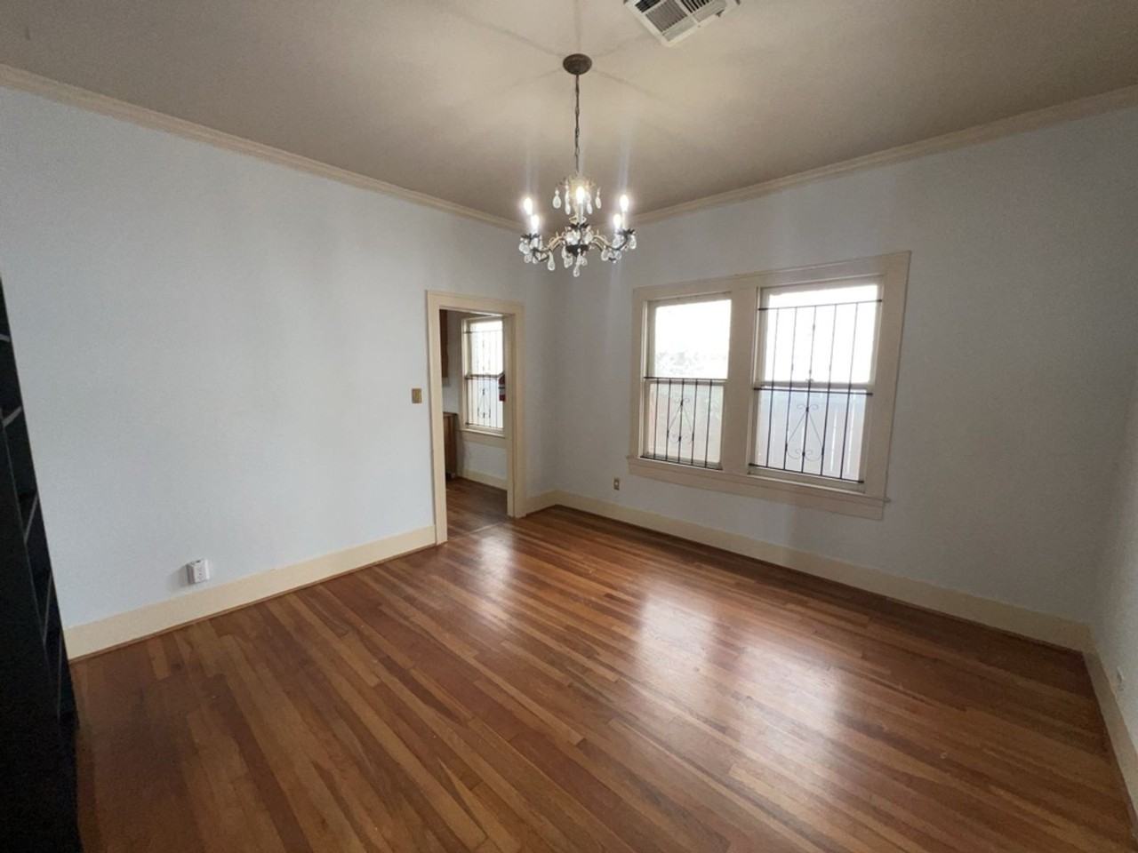 4716 Crawford St - Photo 5 of 15