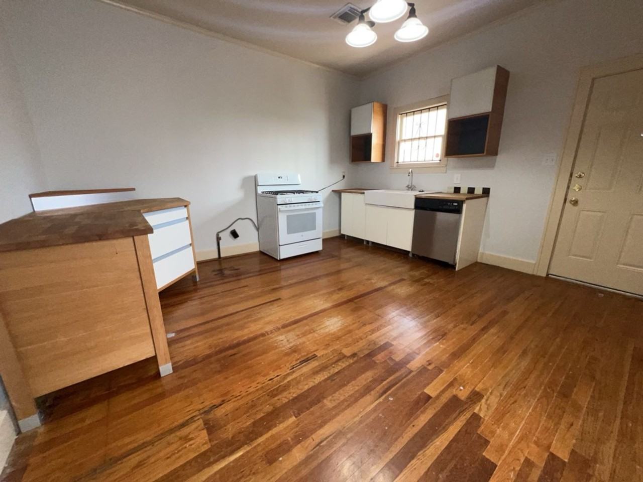 4716 Crawford St - Photo 6 of 15