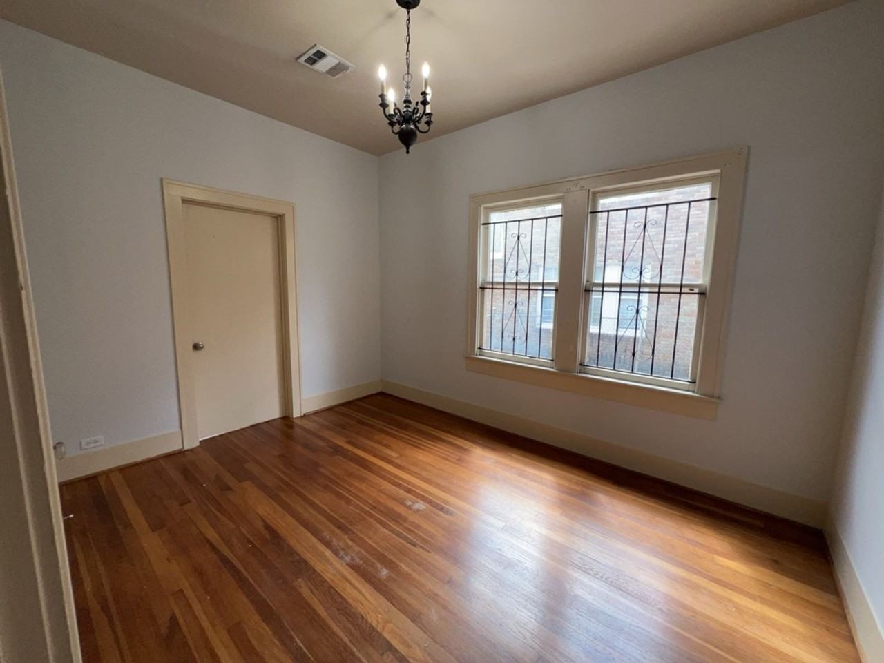 4716 Crawford St - Photo 7 of 15