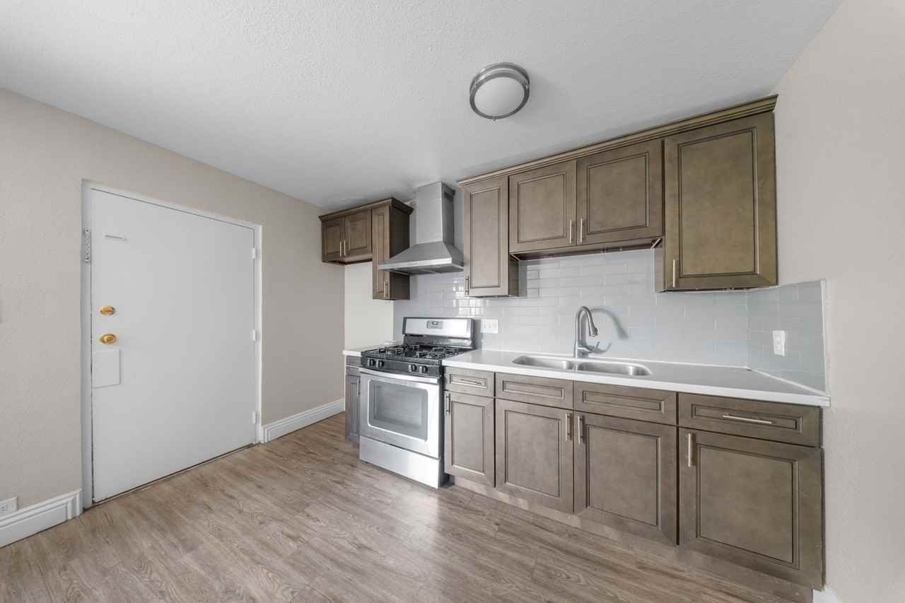 7800 Athens Circle - Photo 4 of 12