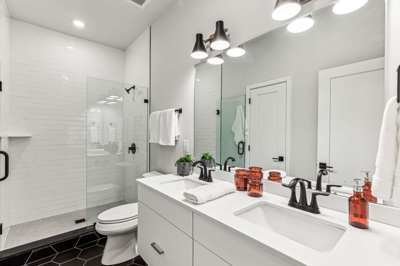 The Royale - Photo 4 of 50