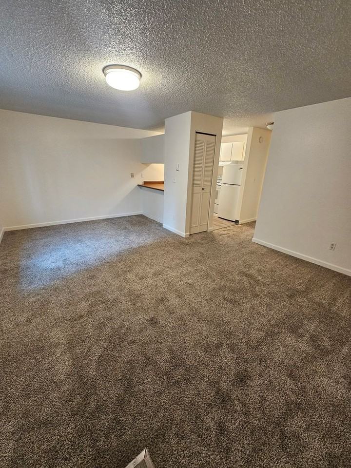 HIlltop Manor - Photo 2 of 13