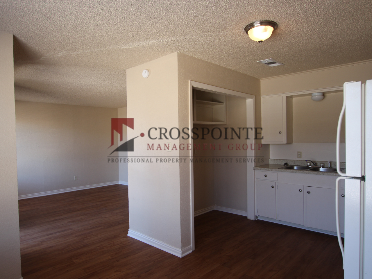 Ingram Court Apartments - Photo 5 of 33