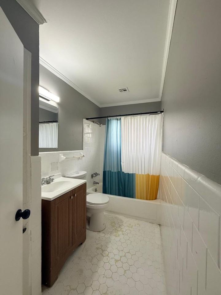 3075 Tremont St - Photo 2 of 19