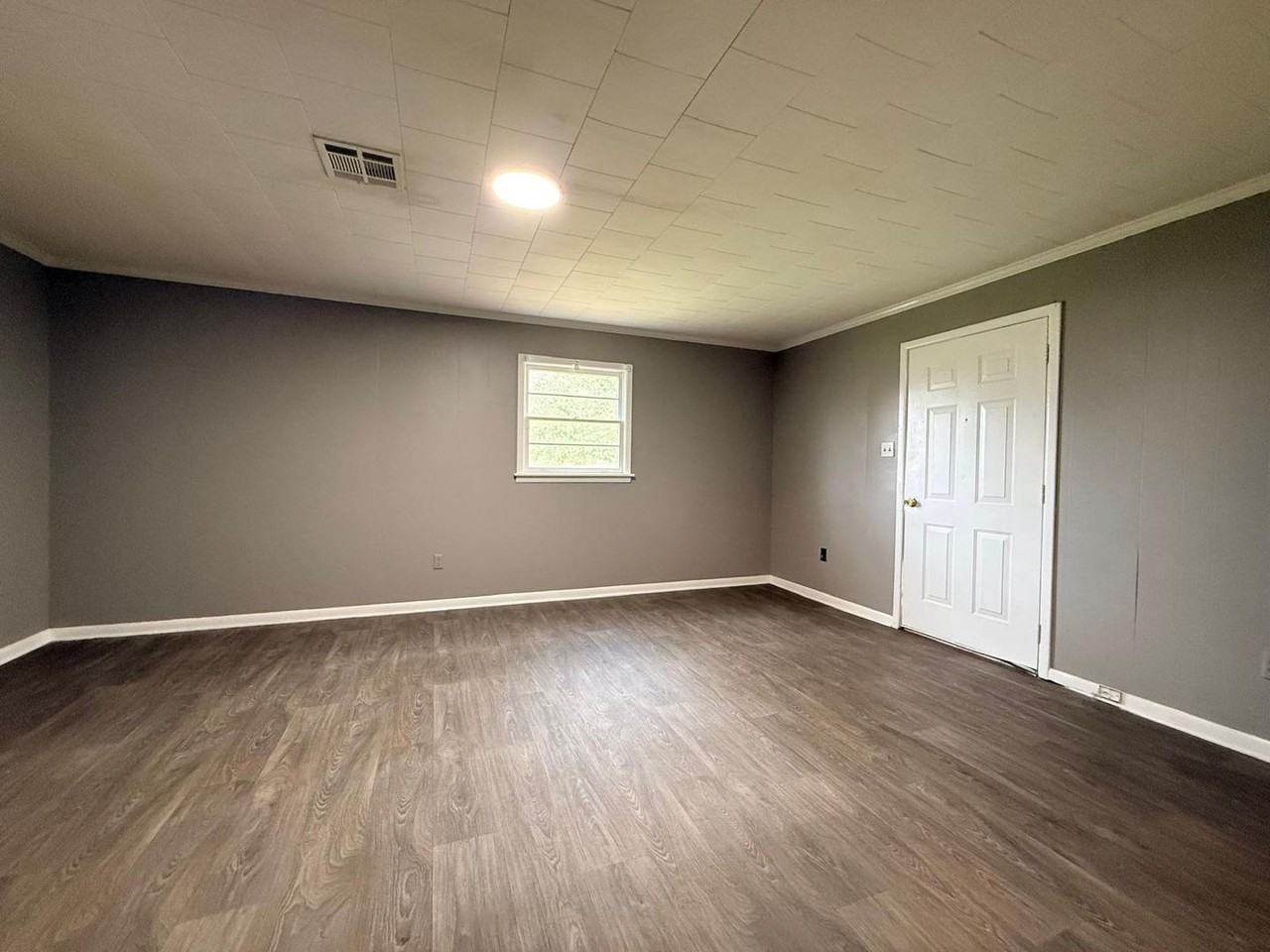 3075 Tremont St - Photo 6 of 19