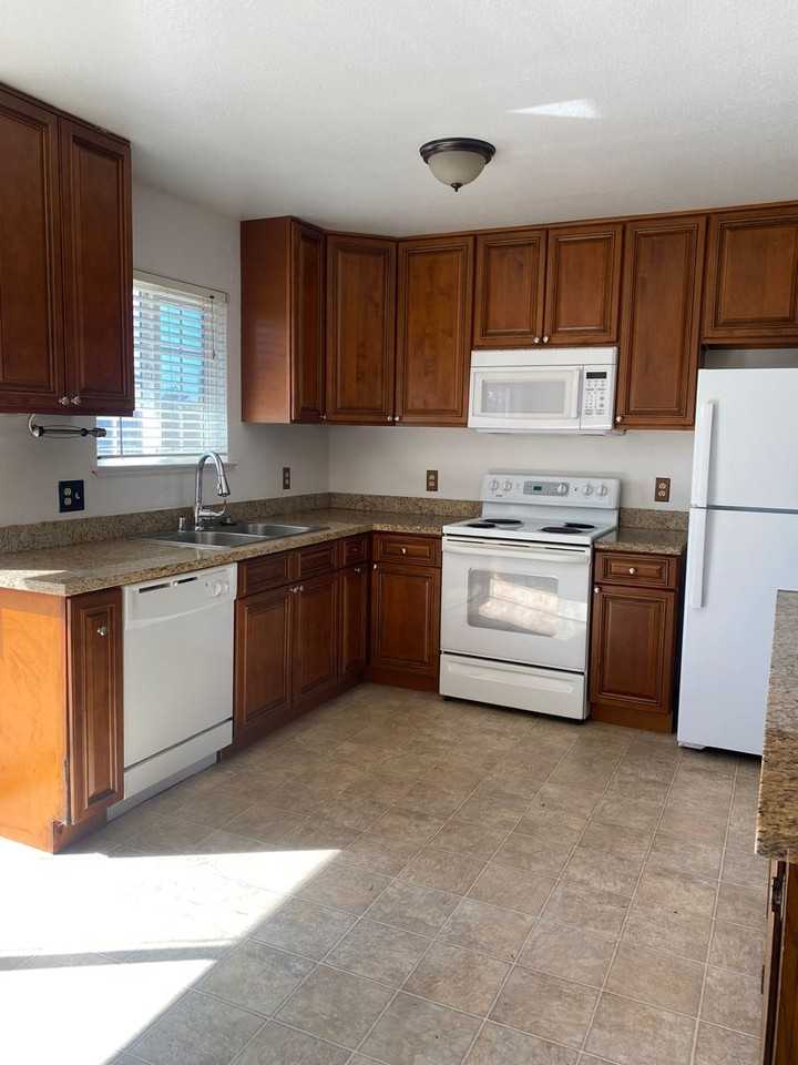 1460 Linden Way - Photo 2 of 18