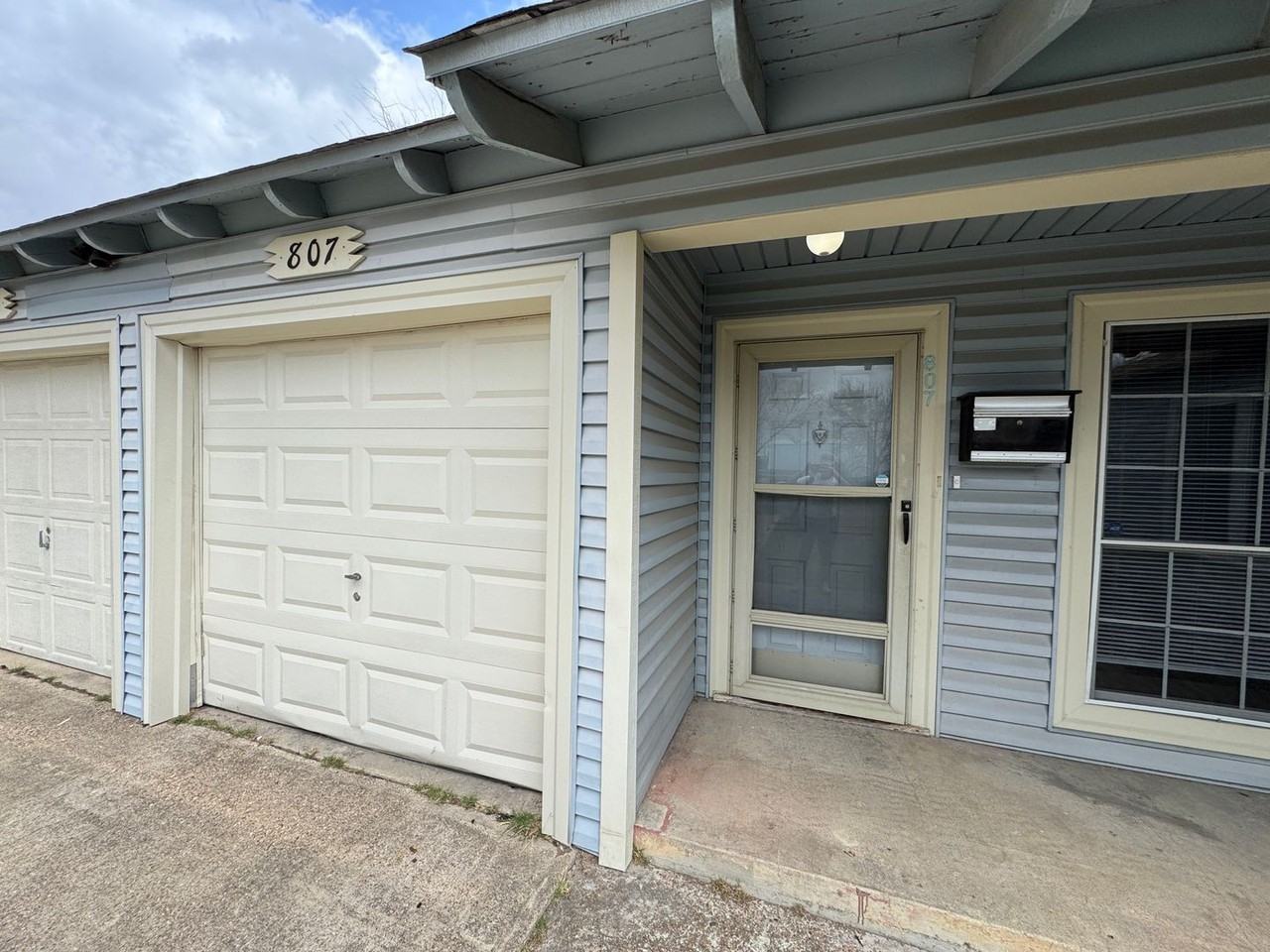 807 W Dean Ave - Photo 2 of 23