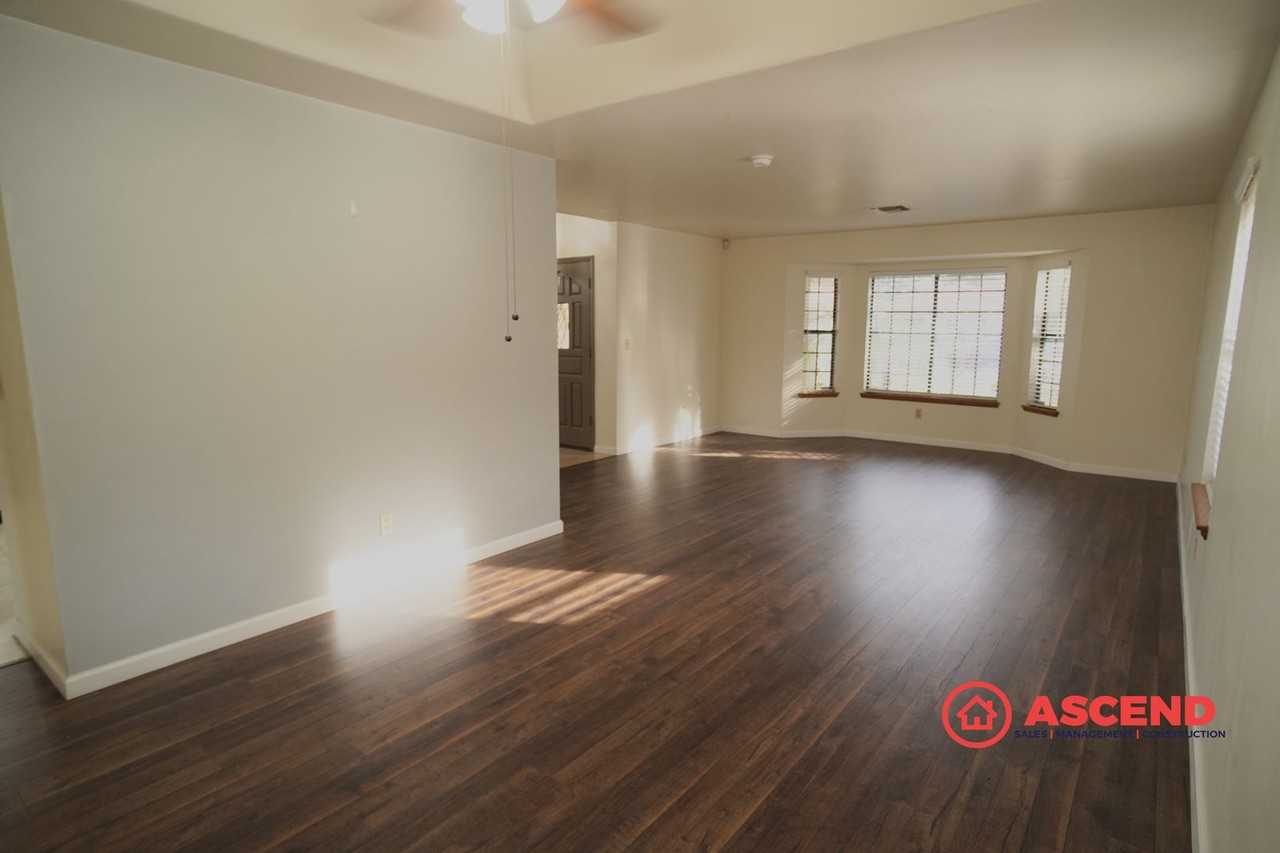 7504 Feather River Dr - Photo 3 of 28