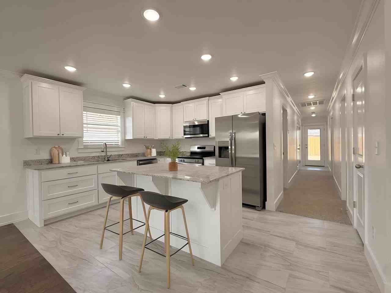 1907 E. Brookview Drive - Photo 2 of 19