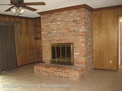 1607 Arrowhead Dr - Photo 2 of 7