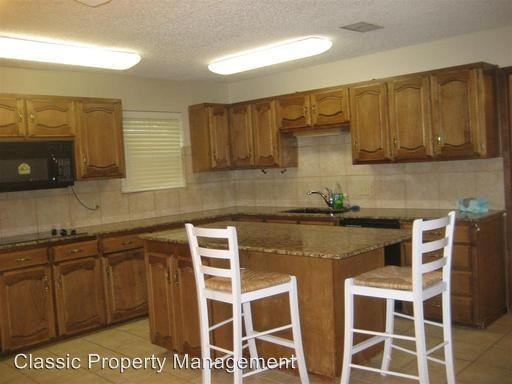 1607 Arrowhead Dr - Photo 3 of 7