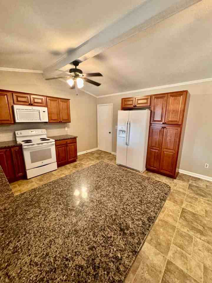 428 Sunset Dr - Photo 2 of 9