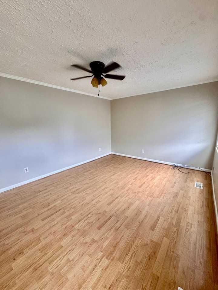 428 Sunset Dr - Photo 3 of 9