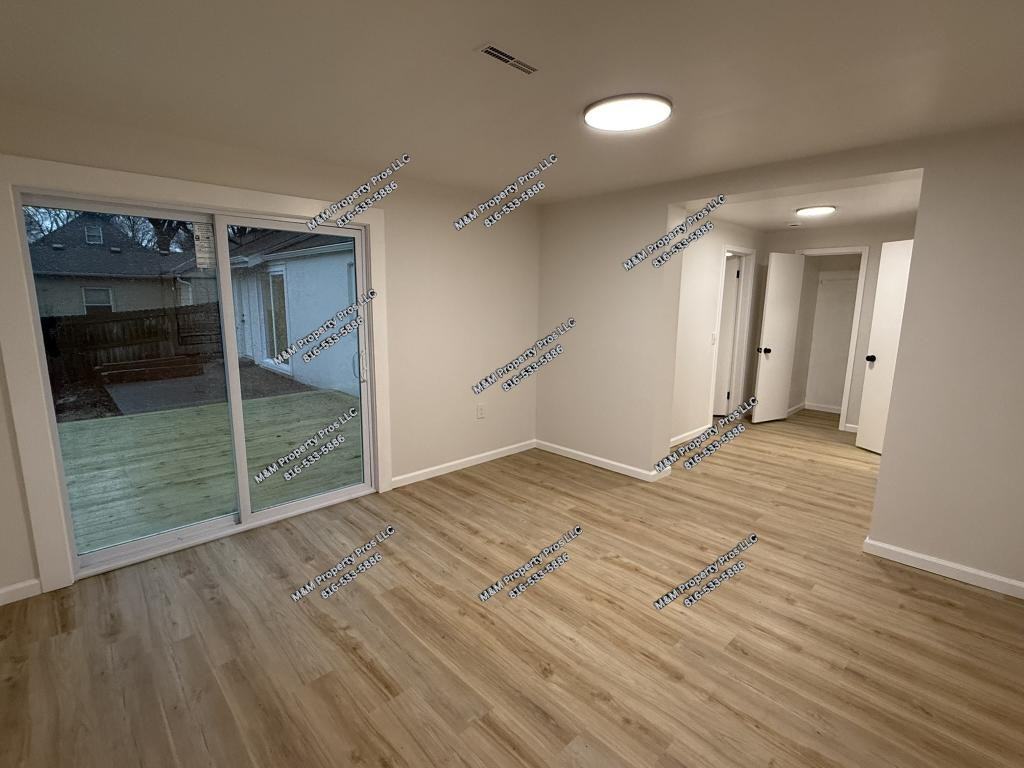 8208 W 81st St - Photo 3 of 26