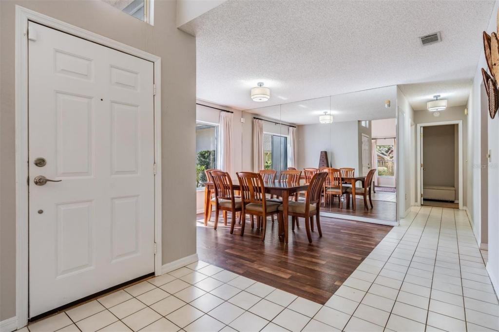 16105 Stowe Ct - Photo 5 of 31