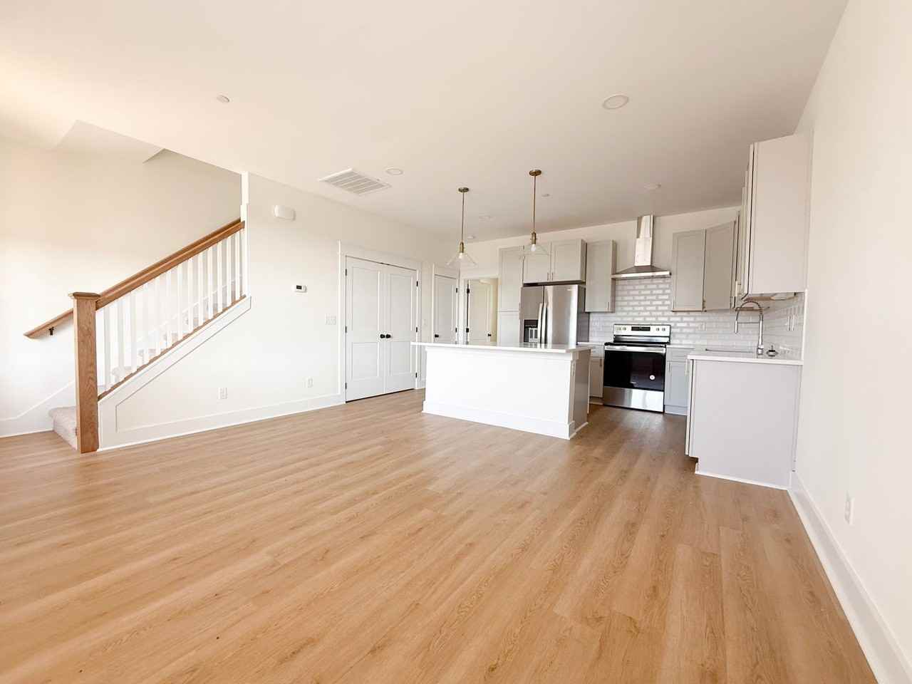 1375 Belfair St - Photo 4 of 36