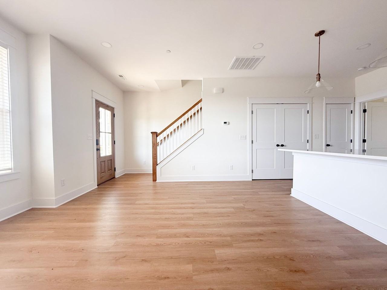 1375 Belfair St - Photo 5 of 36