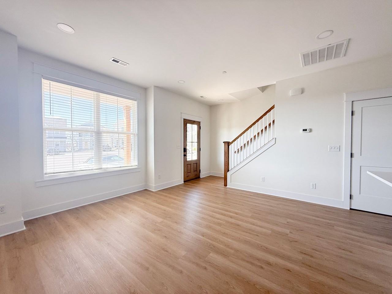 1375 Belfair St - Photo 6 of 36