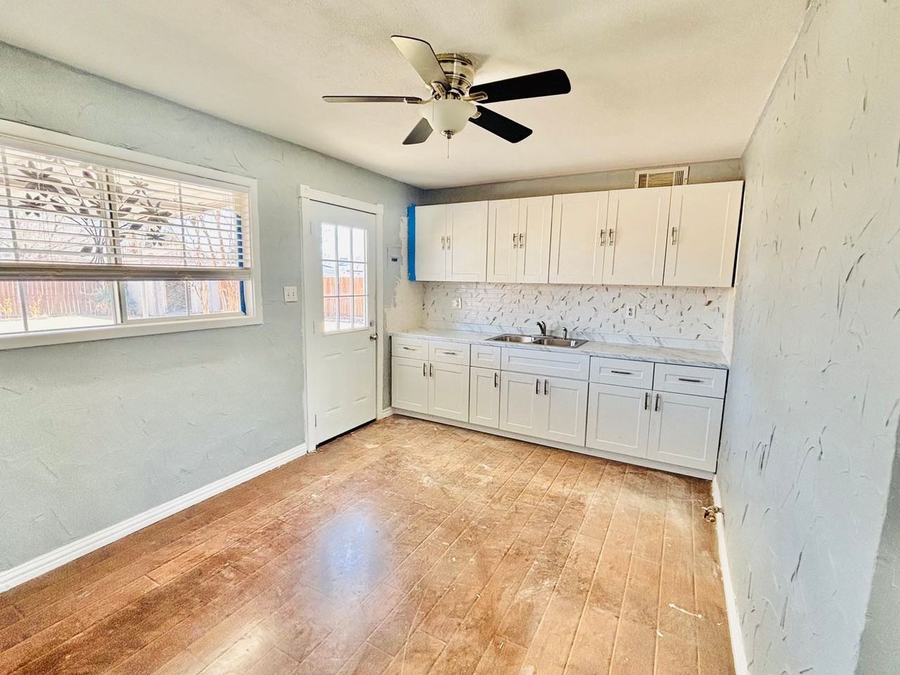 1718 N Penasco Dr - Photo 3 of 7