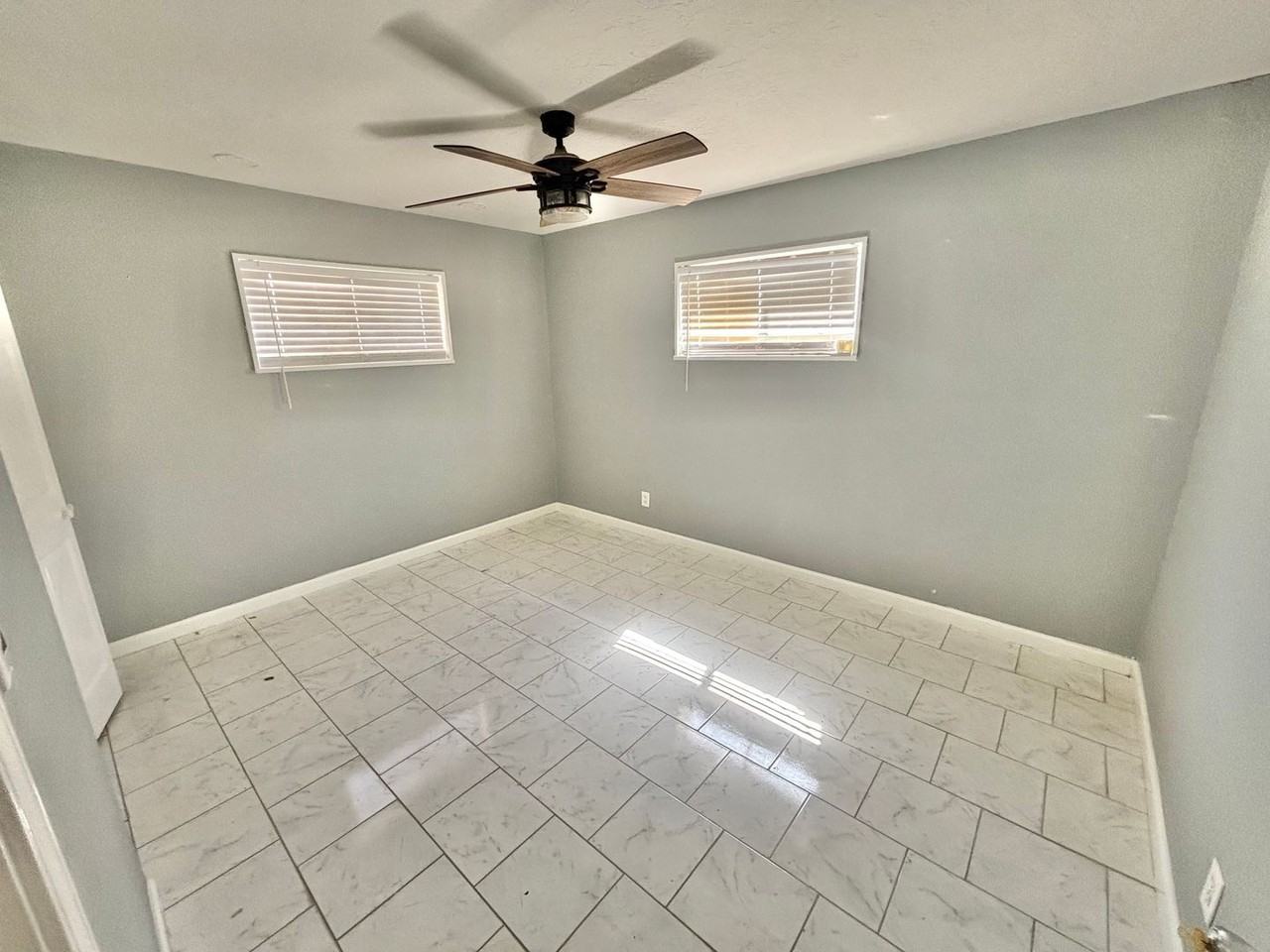 1718 N Penasco Dr - Photo 4 of 7