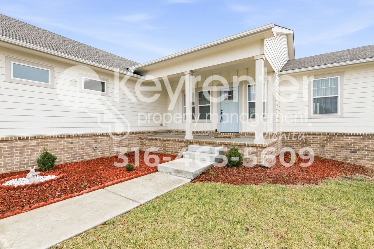 5835 N Ashford St - Photo 6 of 43