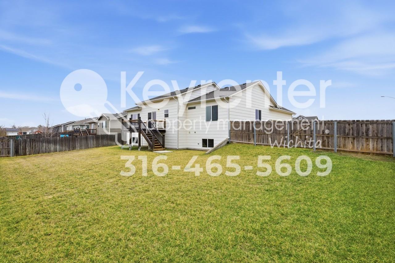 5835 N Ashford St - Photo 7 of 43