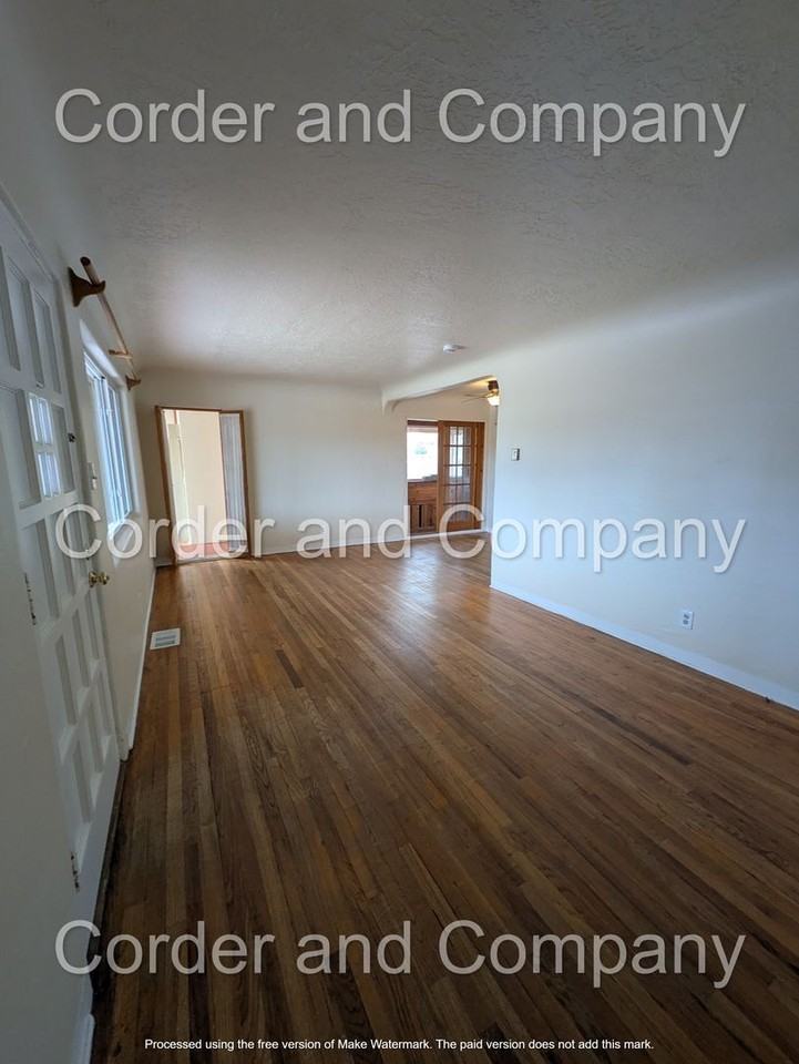 4741 Southern Ave Se - Photo 2 of 33