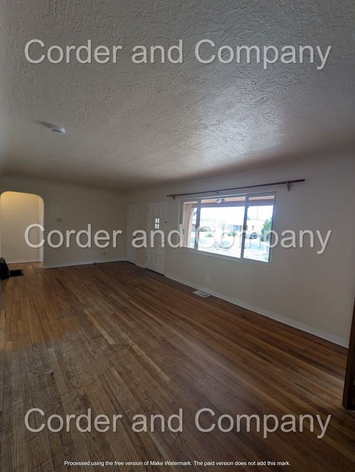 4741 Southern Ave Se - Photo 4 of 33