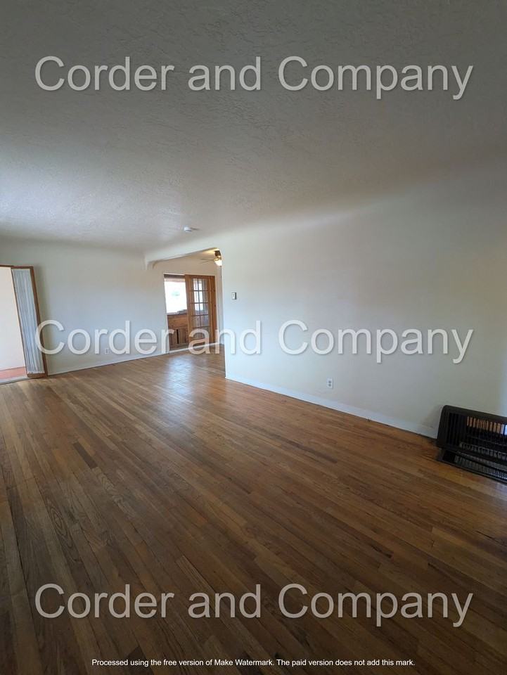 4741 Southern Ave Se - Photo 5 of 33