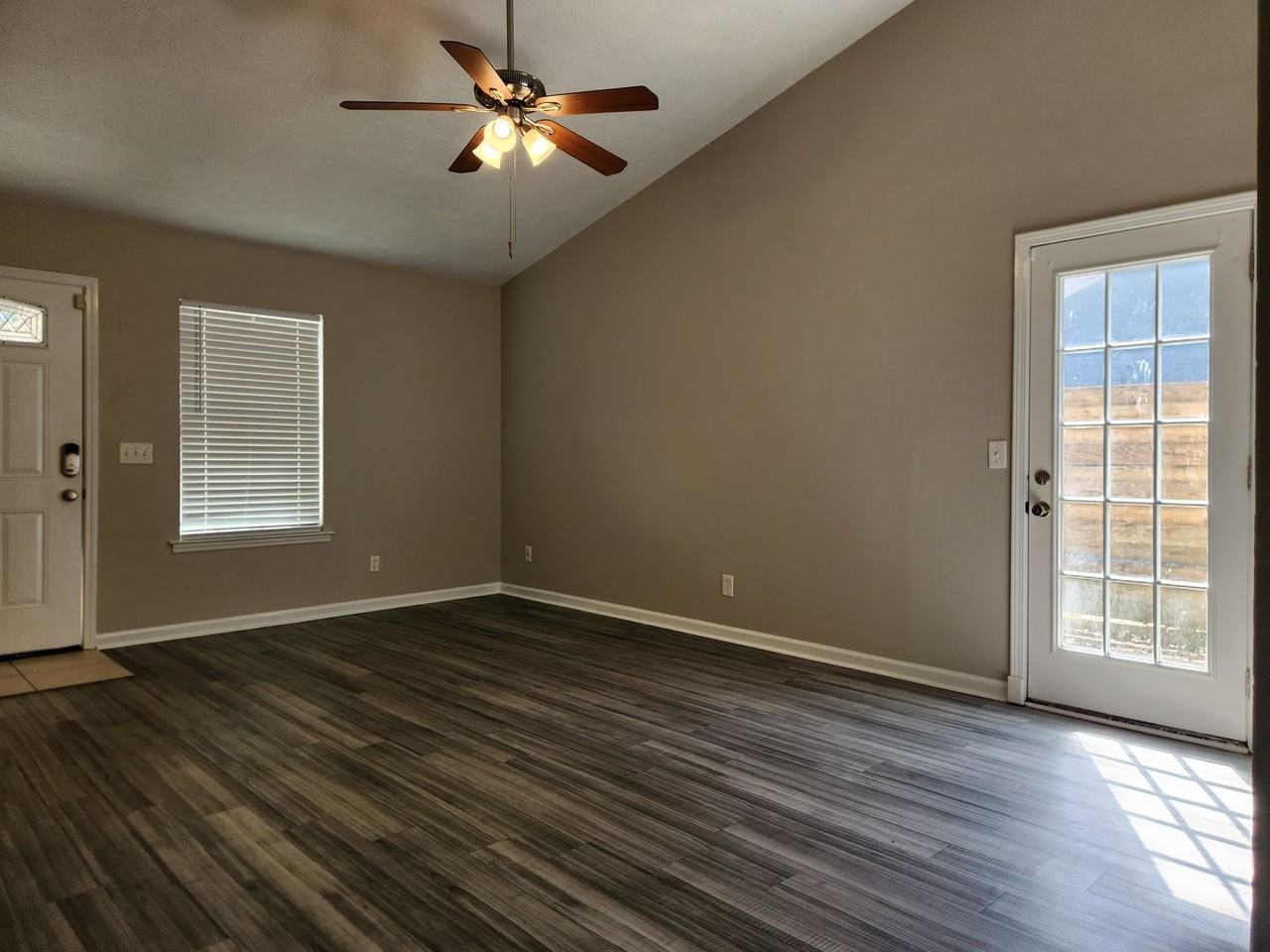 116 W White Hawthorne Dr - Photo 3 of 19