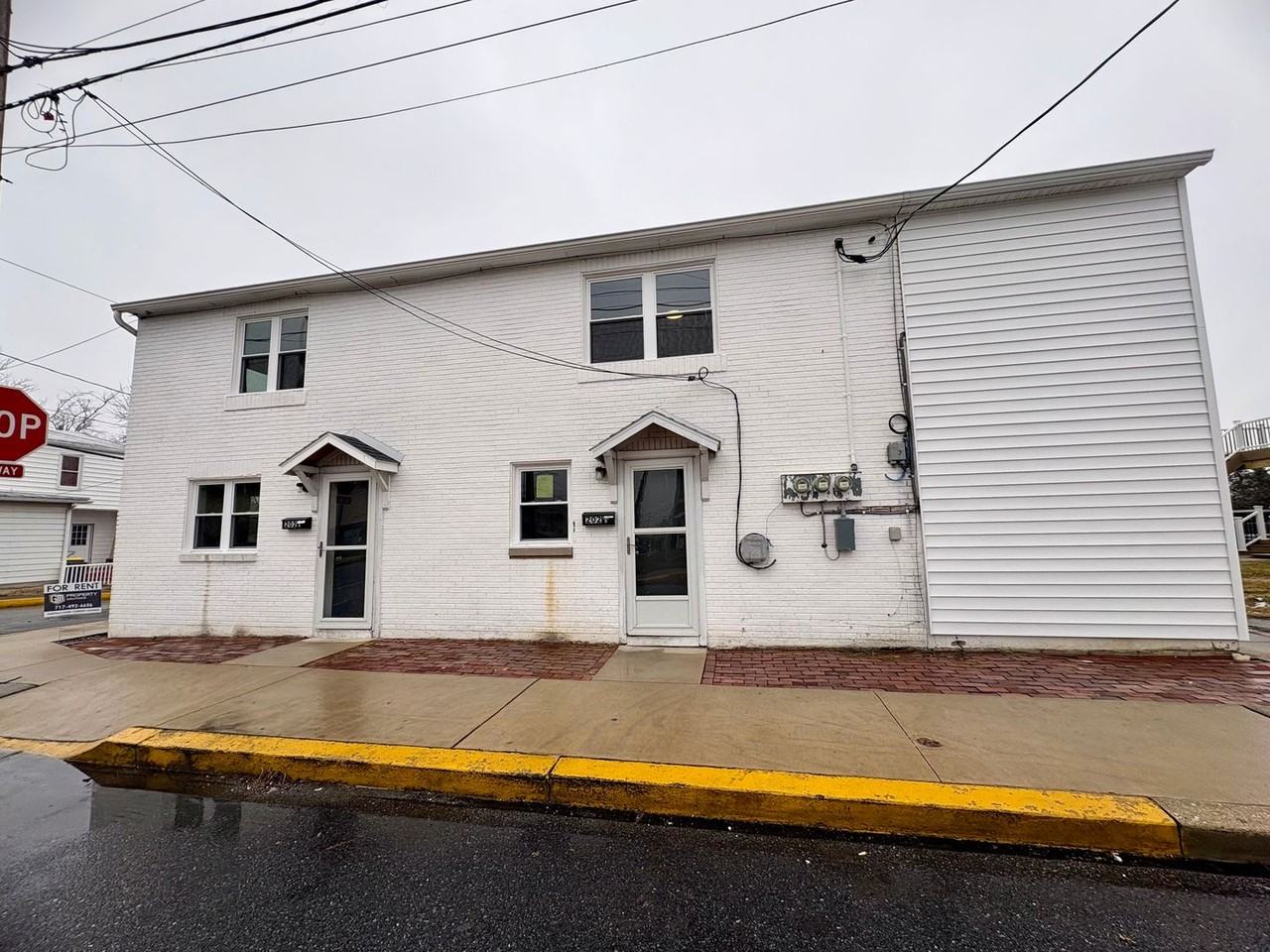 202 S Lawrence Street - Photo 4 of 35