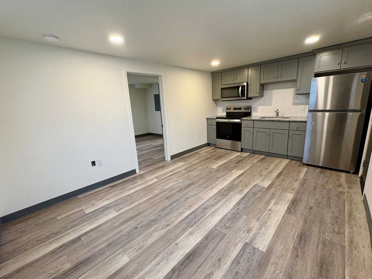 202 S Lawrence Street - Photo 5 of 35