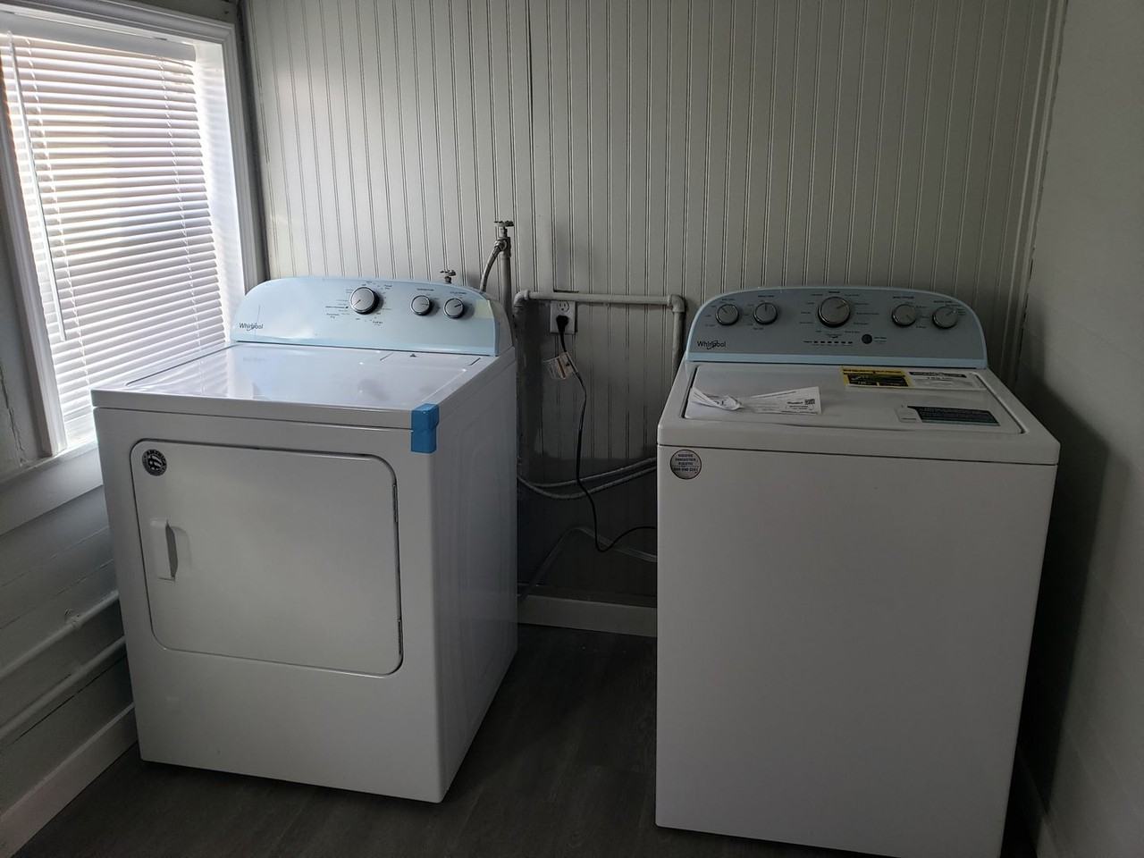 1033 West St - Photo 4 of 8