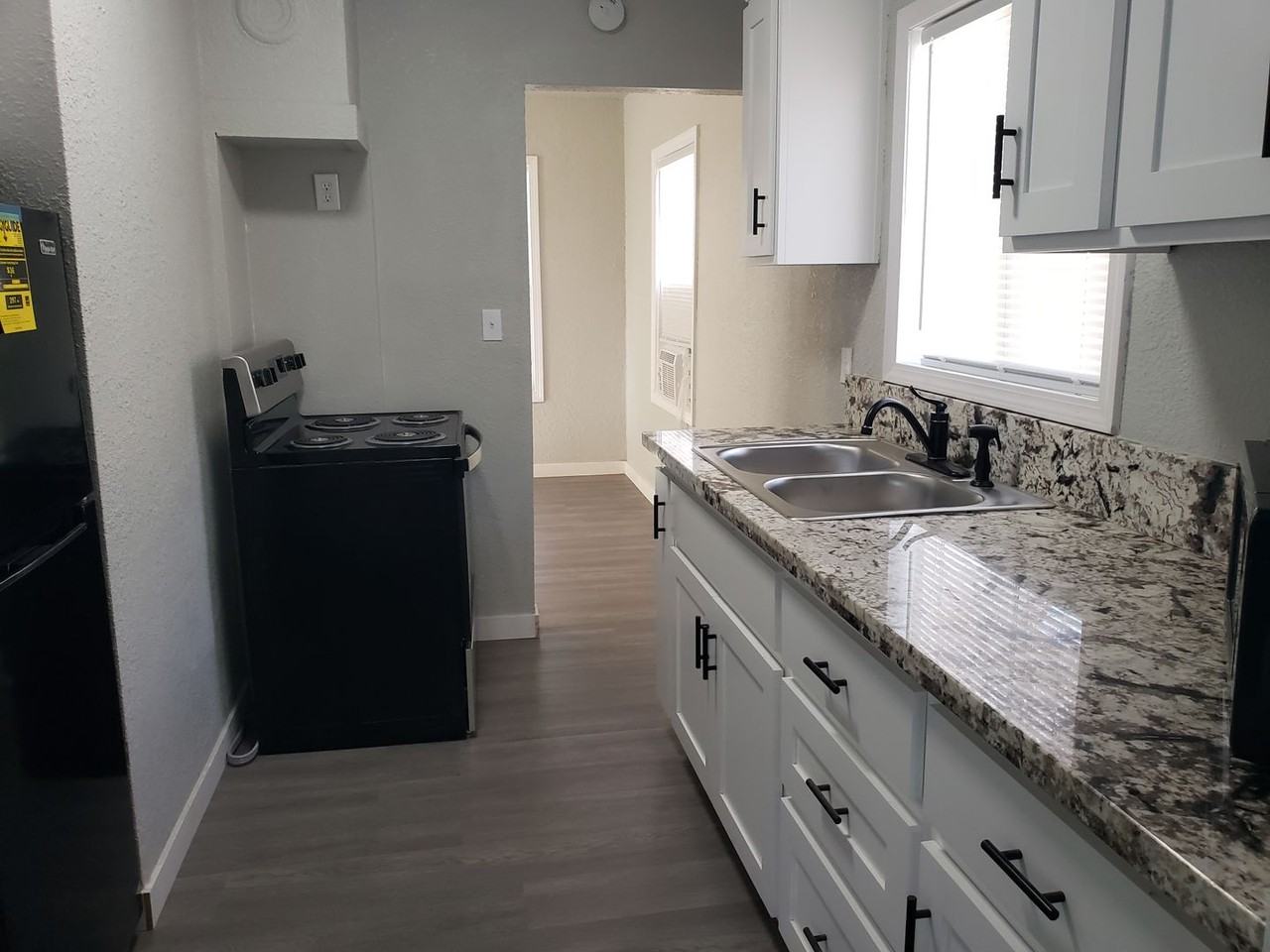 1033 West St - Photo 5 of 8