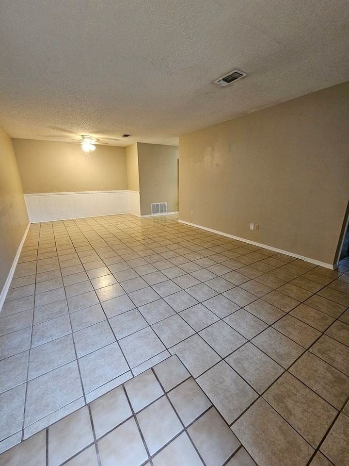 1212 Clearwater Dr - Photo 2 of 16