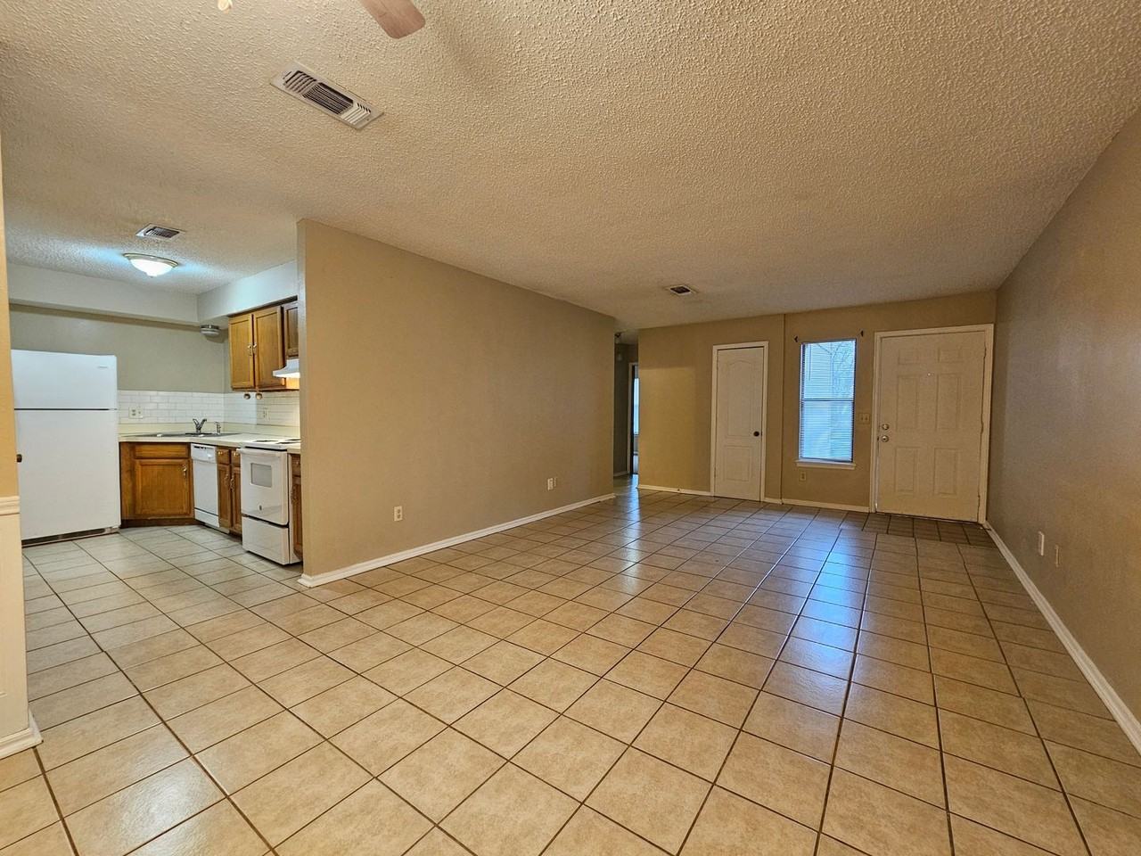 1212 Clearwater Dr - Photo 3 of 16