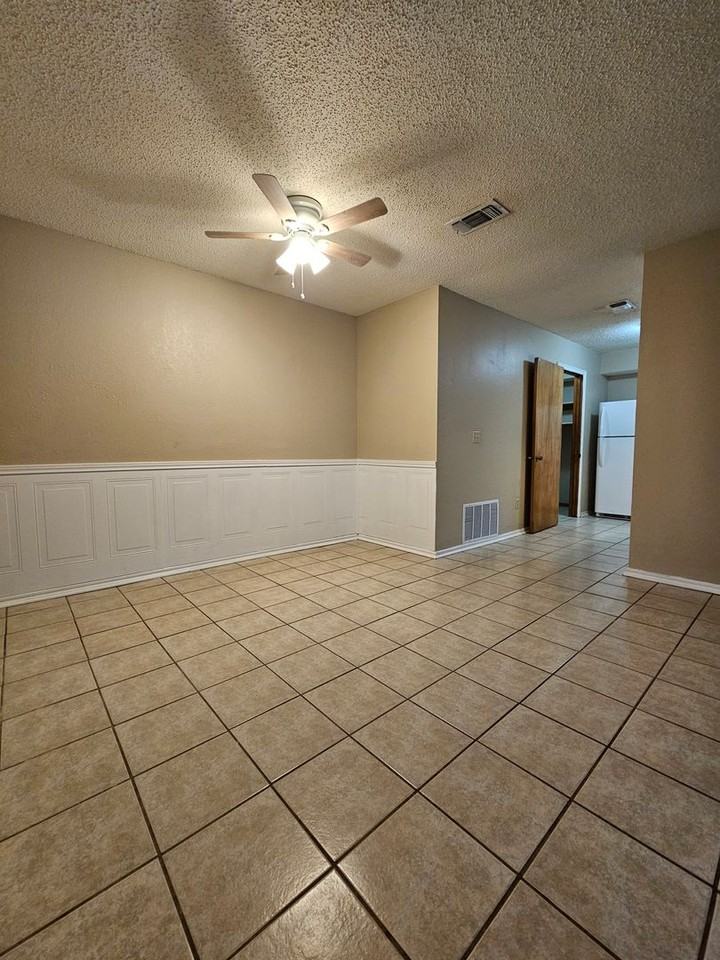 1212 Clearwater Dr - Photo 4 of 16
