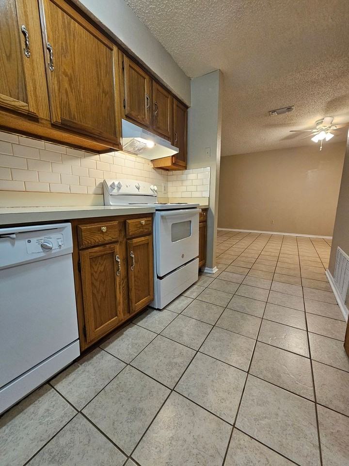 1212 Clearwater Dr - Photo 5 of 16