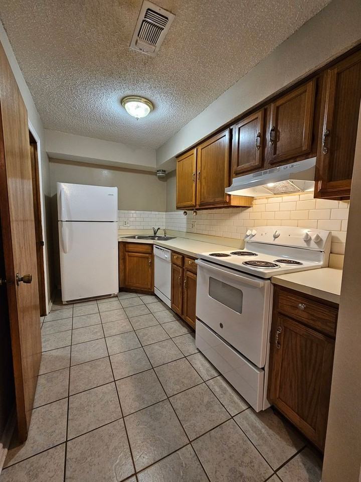 1212 Clearwater Dr - Photo 6 of 16